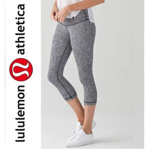 Lululemon Women’s Size 6 Stars Gray Wunder Under Cropped Athletic Leggings